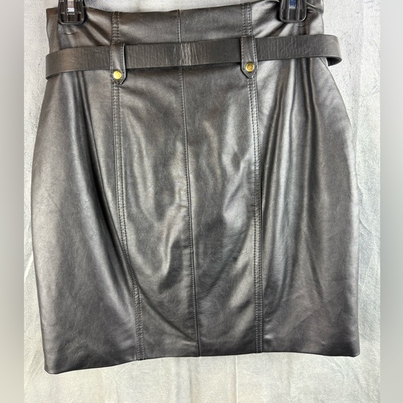 Guess Faux Leather High-Waisted Pencil Skirt with Gold Zipper and Belt, Size 6 - Picture 7 of 10